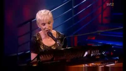 Annie Lennox - A Thousand Beautiful Things (live Parkinson 200