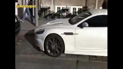 Много Красив Aston Martin Dbs