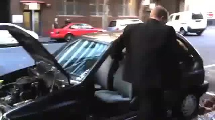 Този леееко се поизнерви (смях)