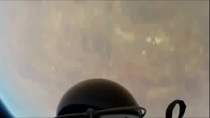 кадри от камерата на Феликс Баумгартнер при падането - Red Bull Stratos