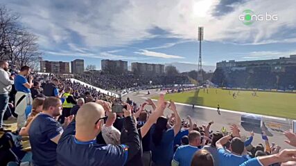 "Сините" фенове празнуват гола на Краев