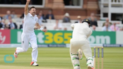 Anderson Takes 400th Test Wicket