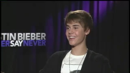 Justin Bieber имитира репортер по време на интервю ;дд 
