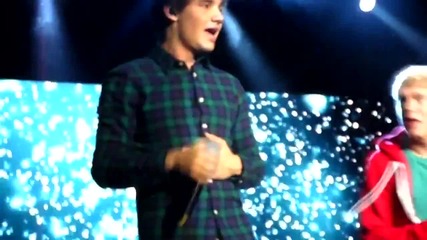 One Direction - Save You Tonight в Southend 19/12/11 на Up All Night Tour