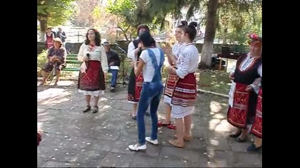 Танцова група "цветница" с.попица