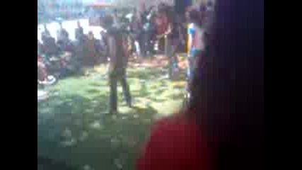 Танц на Chica Bomb отт Dan Balan ^^.