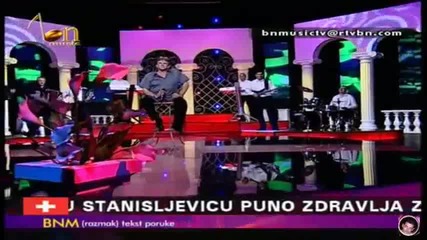 Srecko Susic i Juzni Vetar-jedan covek sam za stolom