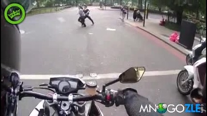 Моторист спича пешеходци