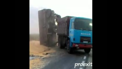 Ето така се обръща Камион