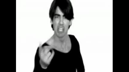 Joe Jonas dances to single ladies 
