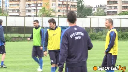 Божинов тренира с Левски