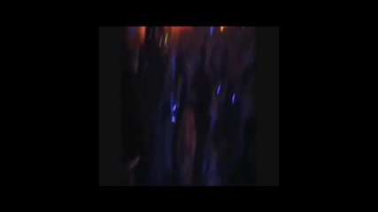 | La chica hermosa esta bailando |