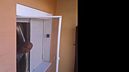 Бивш полицай заплашва заради един изтупан чаршаф