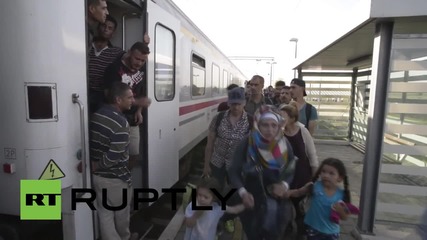 Croatia: Refugees board Ilaca trains bound for Zagreb