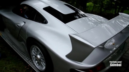 Porsche 911 Gt1 - Getting loaded into a trailer