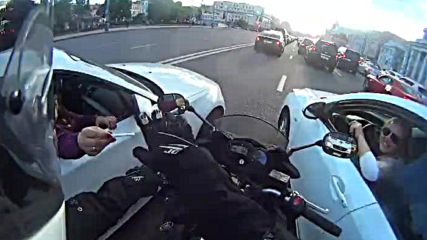 Случка с неочакван край с моторист в улично задръстване в Русия