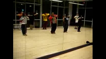 Хипхопъри танцуват перфектно на песента на Chris Brown - I Can Transform Ya 