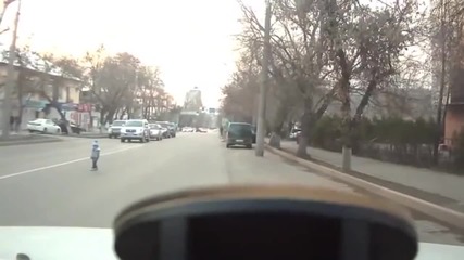 Дете се разхожда само на пътя заради безатговорноста на родителите си