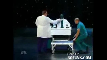 Як Магически Трик - Човек Разрязан На Две