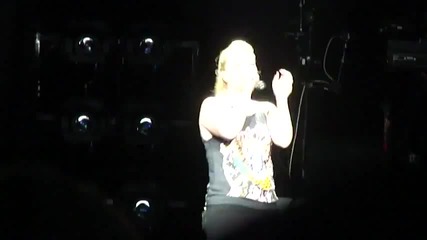 Kelly Clarkson изпълнява Eminem's Lose Yourself