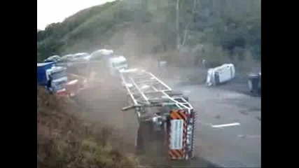 Много гадна катастрофа с камион 