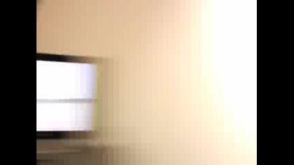 Mаймуна се държи като човек 