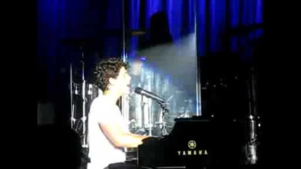 Nick Jonas Black Keys koncert in Plaza