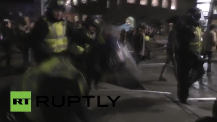 UK: Pro-refugee protesters clash with police at London's St. Pancras station