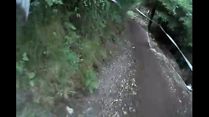 Greg Minnaar кара и коментира , едновременно 