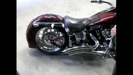 Звукът на Harley Davidson + малко огън 