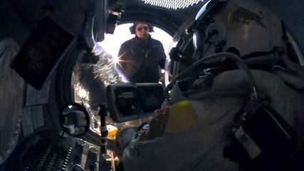 Феликс Баумгартнер скочи от ръба на космоса!