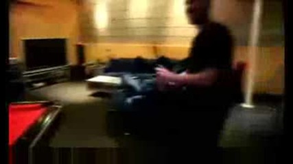 Linkin Park играят билярд :)