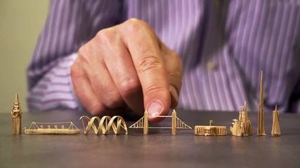 Рекорд на Гинес: Най-малките скулптури изработени от клечки за зъби