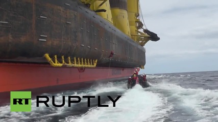 USA: Greenpeace activists abandon protest because of deadly sea conditions