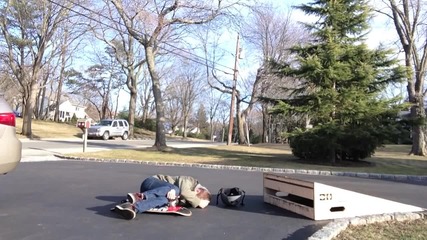 Skater breaks his leg