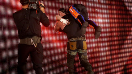 Braun Strowman brutalizes Curt Hawkins: Raw, Sept. 25, 2017