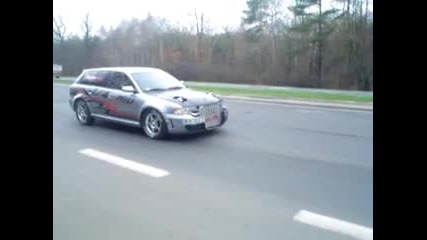 Ненормално Audi S4 907 hp се изстрелва по магистралата 