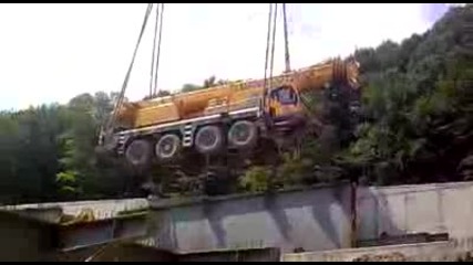 Трябва да се види. Падане на кран