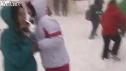 Драматични кадри от изравянето на скиори