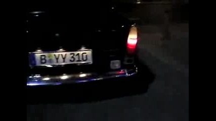 Черен Трабант лимузина