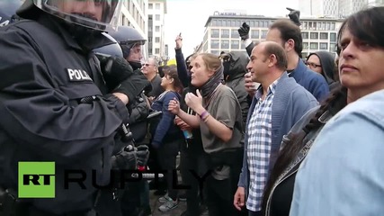 Germany: 100 arrested as Antifa and far-right face-off in Frankfurt