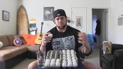 Мъж изяжда 36 сурови яйца с черупката