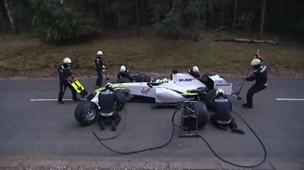 Мечка напада екипът на F1