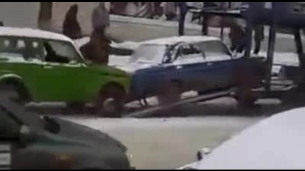 Така се товари старо жигули в автовоз