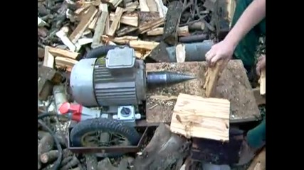 Машина за рязане на дърва