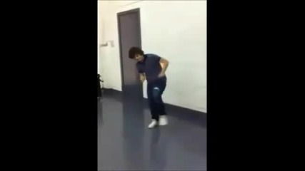 One Direction яко се раздават на песента Danza Kuduro ;дд