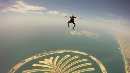Скачане с парашут над Дубай