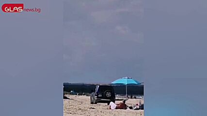 Шофьор подкара колата си на плаж край Варна
