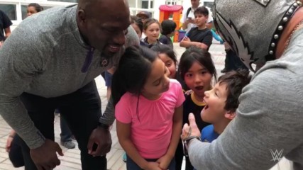 Superstars leave a youngster speechless in Santiago, Chile