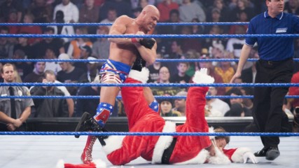 Santa Claus gets stomped: WWE Top 10, Dec. 24, 2018
